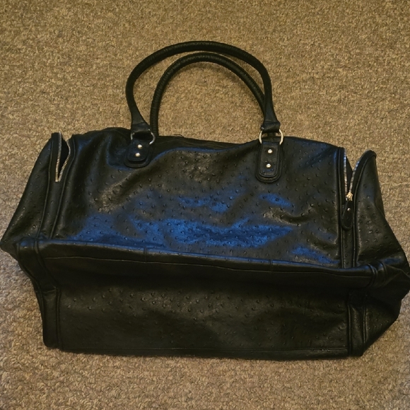 Bueno Handbags - Black Ostrich-Pattern Weekender Bag